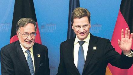 Es geht gemeinsam weiter. Bundesaußenminister Guido Westerwelle (r.) mit seinem afghanischen Kollegen Salmai Rassul. 