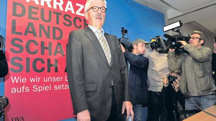 Spiel mit der SPD. Thilo Sarrazin im vergangenen August bei der Präsentation seines Buches. Foto: John MacDougall/AFP
