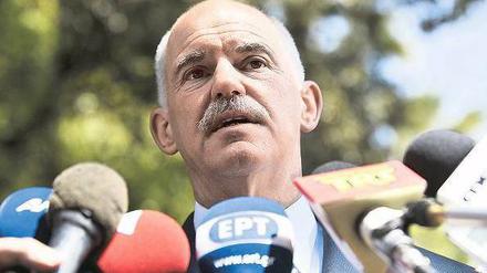 Unter Beobachtung. Griechenlands Premierminister George Papandreou sucht einen Ausweg aus der Schuldenkrise. Foto: Aris Messinis/AFP