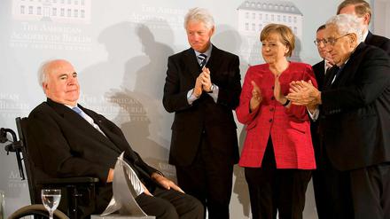 Transatlantischer Geist. Kohl, Clinton, Merkel bei der Preisverleihung.