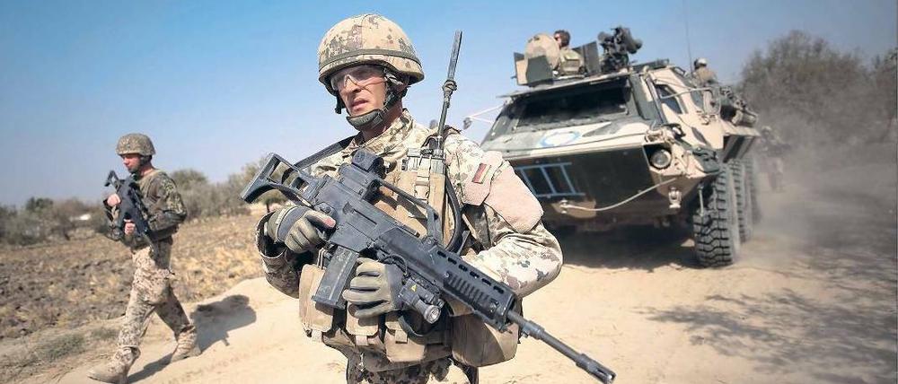 Keine 100-prozentige Sicherheit. Bundeswehrsoldaten in Afghanistan. Foto: dapd