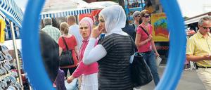 Vier Millionen Muslime leben in Deutschland – gut 30 000 gelten als islamistisch, als gewaltbereit ein Bruchteil dieser Zahl. 