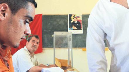 Abstimmung im Berbergebiet. Die Sprache der Bevölkerungsminderheit der Berber soll laut Referendum offizielle Sprache des Landes neben dem Arabischen werden. Foto: AFP