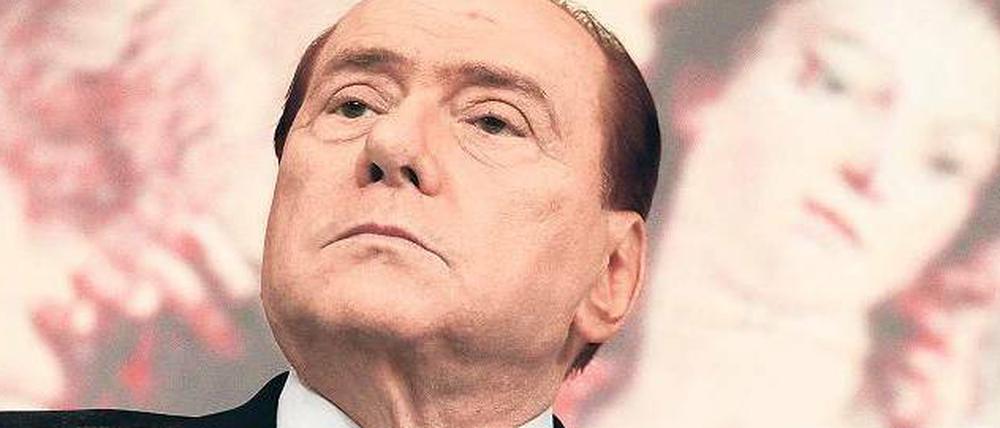 Sein Land steht seit Wochen enorm unter Druck, doch der Premier schwieg. Jetzt will sich Silvio Berlusconi zu Wort melden, um die Finanzmärkte von der Stabilität seines Landes zu überzeugen. 