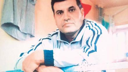 In Haft. Als der Kieler Jurist Ismail Abdi im Zivilgefängnis im syrischen Adra untergebracht wurde, hatte er das Schlimmste schon hinter sich. Zuvor hatte er sich in Damaskus eine zwei Quadratmeter große Zelle mit zwei anderen Männern teilen müssen. 