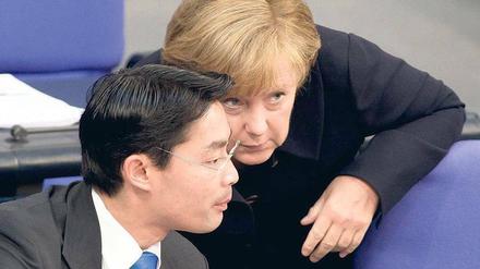 Darf man Hellas jetzt schon verloren geben? Kanzlerin Angela Merkel und Wirtschaftsminister Philipp Rösler haben Timing-Probleme. 