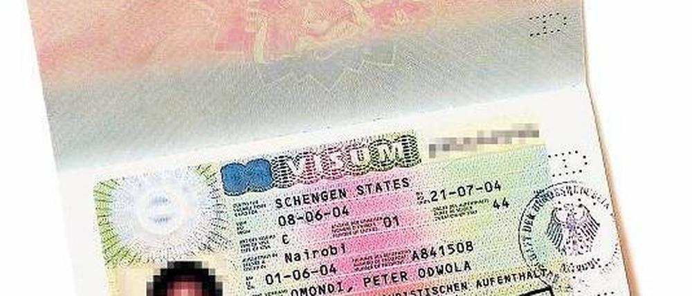 EU-Kritik an Deutschlands Pass-Politik. Für Nicht-EU-Bürger ist es schwierig deutscher Staatsbürger zu werden.