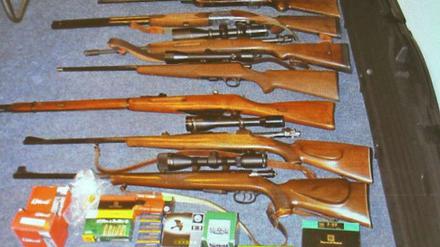 Abschuss. Diese Waffen gehörten Bremer Rechtsextremisten. Die Polizei hatte sie am Dienstag beschlagnahmt. 
