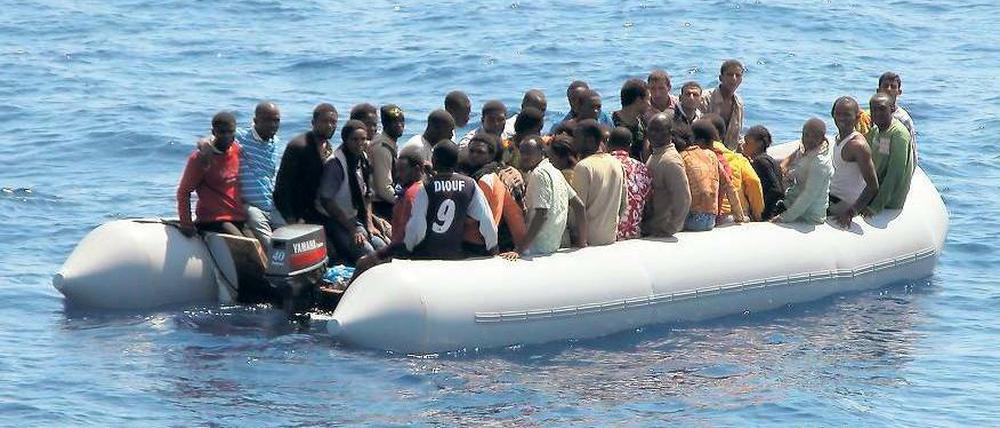 Verschifft. Ohne sie zu identifizieren, schickte man die 24 Kläger nach Libyen zurück. Wie Hunderte mehr waren auch sie vor Lampedusa aufgegriffen worden. 