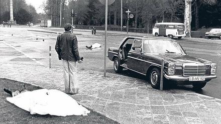 Tatort. Der Dienstwagen des ermordeten Generalbundesanwalts Buback nach dem Attentat im April 1977. 
