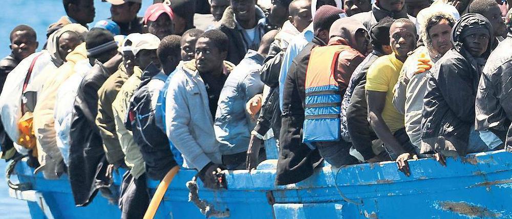 Afrikanische Flüchtlinge bei der Ankunft auf der sizilianischen Insel Lampedusa. 24 von ihnen gab ein europäisches Gericht jetzt Recht.