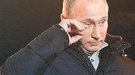 Feuchte Augen hatte Wladimir Putin bei der Siegesfeier – das lag nur am Wind, behauptete er später. Foto: Reuters