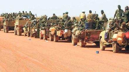Aufmarsch. Khartum hat zwar eine große Armee und auch etwa 70 Kampfflugzeuge, von denen gilt allerdings nur die Hälfte als einsatzbereit. Wie stark die Truppe wirklich ist, weiß keiner. 
