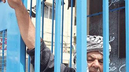 Solidaritätsbekundung in einem symbolischen Gefängniskäfig. Foto: AFP