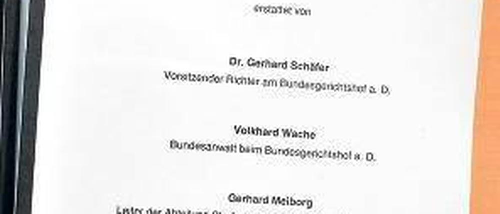 Ganz harmlos. Aus der mordenden Nazizelle ist im Erfurter Bericht schlicht ein „Zwickauer Trio“ geworden. Foto: Schutt/dpa