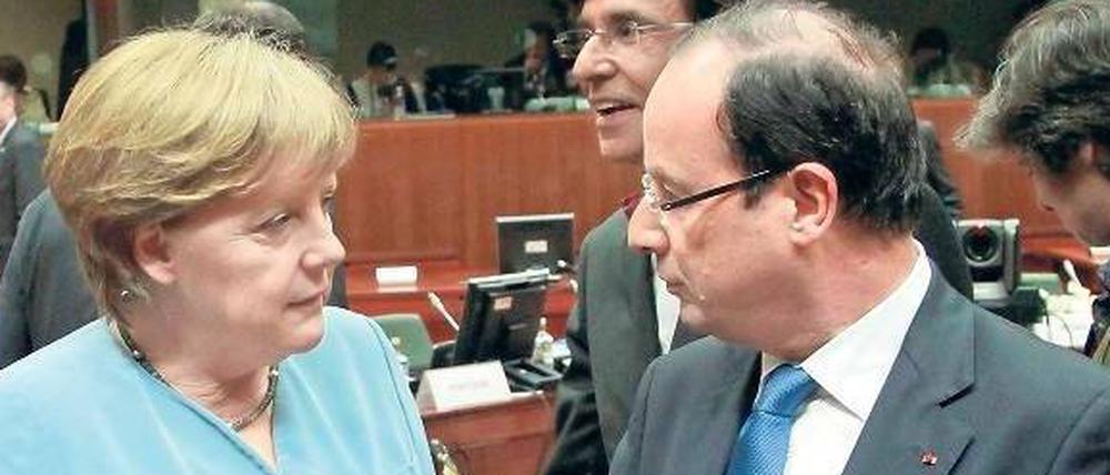 Auf der Suche nach einer gemeinsamen Arbeitsmethode. Kanzlerin Angela Merkel und Frankreichs Staatschef François Hollande sind beim Thema Euro-Bonds geteilter Meinung. 