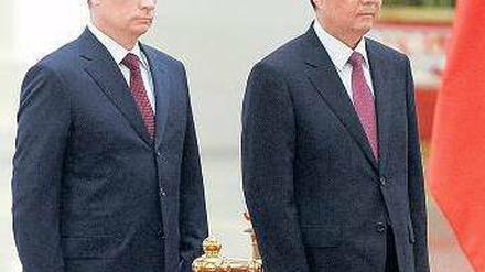 Präsidenten unter sich. Wladimir Putin und Hu Jintao in Peking. Foto: dpa