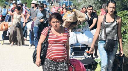 Nach der Räumung eines Lagers in der Nähe von Lyon suchen Roma nach einer neuen Bleibe.
