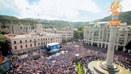 Massendemonstration. Das Oppositionsbündnis „Georgischer Traum“ hat im Mai die Massen in der Hauptstadt Tiflis mobilisieren können. 