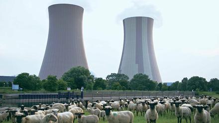 Laufzeit bis Ende 2021. Das Atomkraftwerk Grohnde verfügt nicht über Messgeräte für Erdbeben. Das hält die EU-Kommission für einen bedeutenden Mangel, der behoben werden sollte. Foto: Emily Wabitsch/pa/dpa