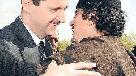 Als sie noch Freunde waren. Assad (l.) und Gaddafi 2010 in Tripolis. Foto: AFP