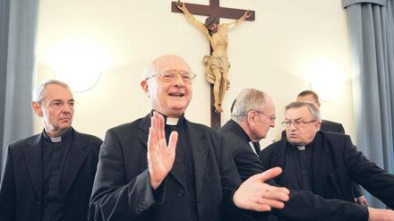 Der 74-jährige Freiburger Erzbischof Robert Zollitsch (2. von links) gehört zu denjenigen, die demnächst in Ruhestand gehen werden. 