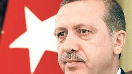 Der türkische Regierungschef Erdogan will in Berlin die Solidarität im Syrien-Konflikt einfordern.