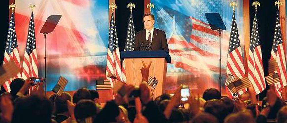 Moment der Niederlage. Der Republikaner Mitt Romney ließ die Öffentlichkeit warten, bevor er in Boston Obamas Wahlsieg eingestand. Foto: dpa