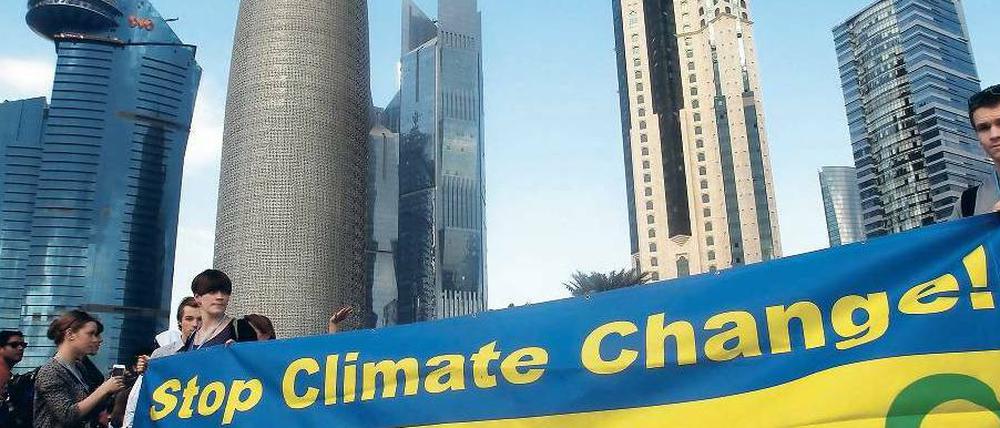 Umkämpfte Ziele. Umweltschützer protestieren am Rande der Konferenz im arabischen Doha. 