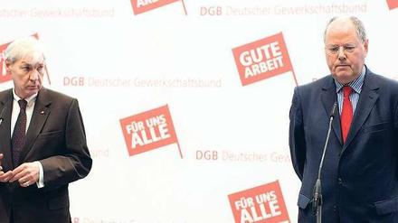 Den Schulterschluss mit den Gewerkschaften suchte Peer Steinbrück (rechts), doch DGB-Chef Michael Sommer betonte die parteipolitische Unabhängigkeit.