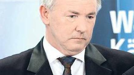 Herbe Verluste. Landeshauptmann Dörfler und seine rechte Partei FPK büßten mehr als die Hälfte der Stimmen ein.Foto: dpa
