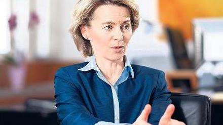 Ursula von der Leyen (54) ist seit 2009 Bundesministerin für Arbeit und Soziales. Die CDU-Politikerin ist die Tochter des ehemaligen Ministerpräsidenten von Niedersachsen, Ernst Albrecht. Sie hat zwei Söhne und fünf Töchter.Foto: Georg Moritz