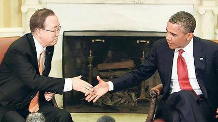 Treffen im Weißen Haus. US-Präsident Barack Obama und UN-Generalsekretär Ban Ki Moon (links) beraten über die Lage in Nordkorea. 