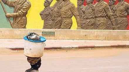 Ein Denkmal für das Militär in der malischen Hauptstadt Bamako. Foto: dpa