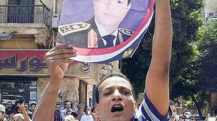 Auch Militärs haben Anhänger. Eine Demonstration für Armeechef al Sisi. Foto: dpa