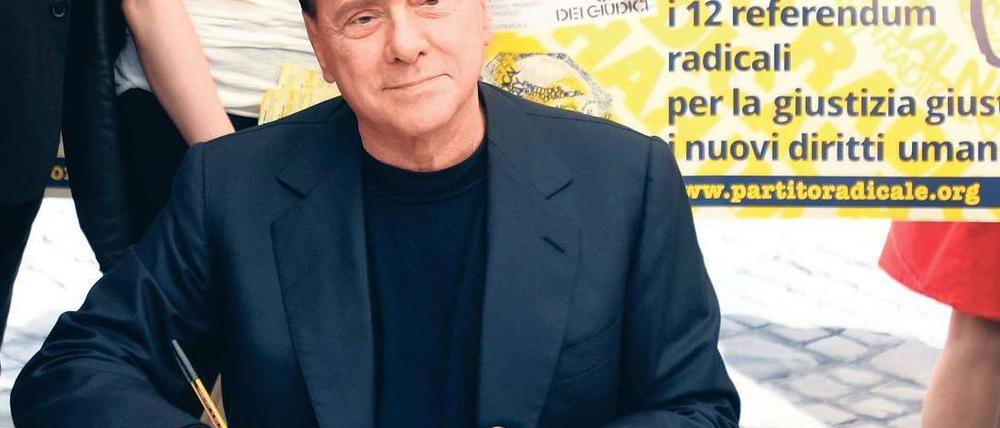 Sieht seine Grundrechte verletzt. Silvio Berlusconi unterschrieb Ende August ein Referendum für eine Justizreform des lange von ihm regierten Landes. Foto: Reuters