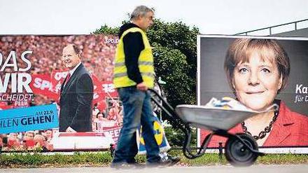 Bald wieder ein Koalitionspaar? Bundeskanzlerin Angela Merkel und Kanzlerkandidat Peer Steinbrück auf Plakaten ihrer Parteien. Foto: dpa