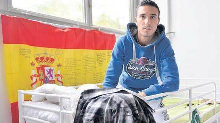 Hallo, Hoffnung! Der 21-jährige Diego ist einer von sehr viele Spaniern, die im vergangenen Jahr nach Deutschland gekommen sind - fast immer auf der Suche nach einem Job.