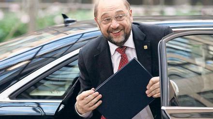 Siegerlächeln? Martin Schulz, hier beim Gipfel des Europäischen Rats, ist seit Mittwoch Spitzenkandidat von Europas Sozialdemokraten. Foto: Julien Warnand/dpa