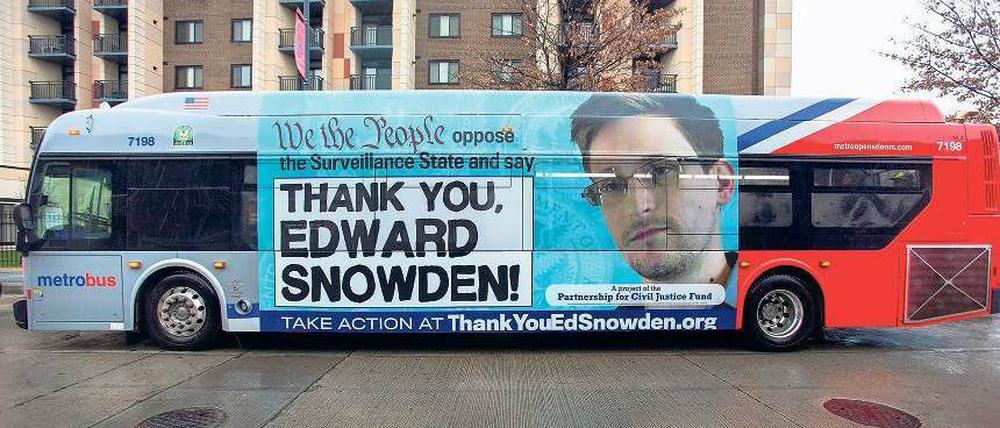 Volksheld. Selbst auf einem öffentlichen Bus in Washington prangt das Konterfei des Enthüllers Snowden – seine Unterstützer finanzierten die Anzeige.