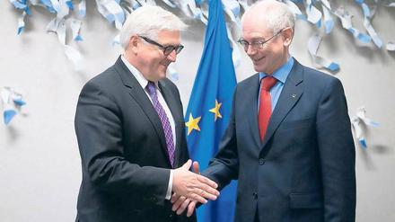 Antrittsbesuch. Außenminister Steinmeier (links) machte Brüssel zum Ziel seiner ersten Auslandsreise im Amt – dort traf er EU-Ratschef Van Rompuy.