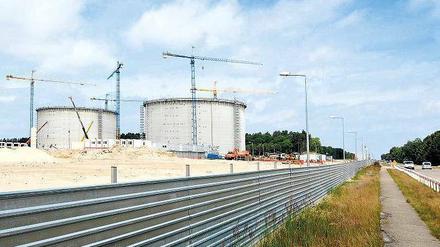Gas aus Katar. Im neuen Flüssiggashafen im Ostseebad Swinemünde soll verflüssigtes Erdgas (LNG) aus Katar angeliefert werden. Er soll Mitte des Jahres fertig werden. 