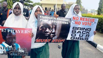 Schülerinnen in Lagos protestieren. Die Proteste wegen der Entführung von 300 Mädchen im Nordosten des Landes haben inzwischen das ganze Land erfasst. 