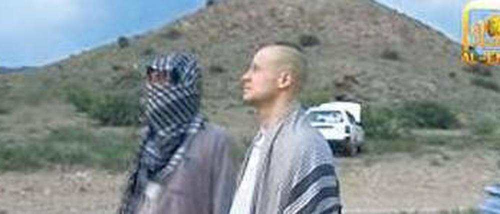Der US-Soldat Bowe Bergdahl bei seiner Freilassung in Afghanistan. 