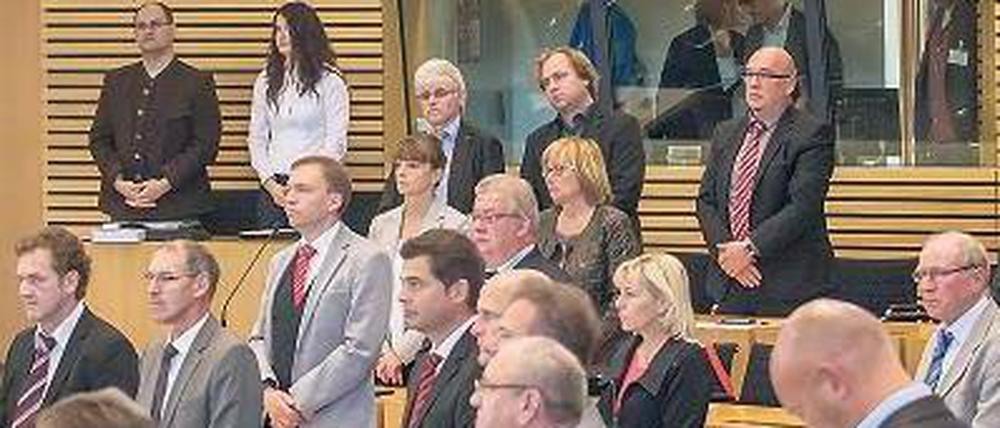 Landtagsabgeordnete gedenken in Erfurt bei einer Sondersitzung der Opfer, die bei den NSU-Morden ums Leben kamen.