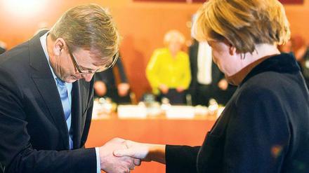 Der Handschlag. Ministerpräsident Bodo Ramelow (Linke) und Bundeskanzlerin Angela Merkel (CDU).