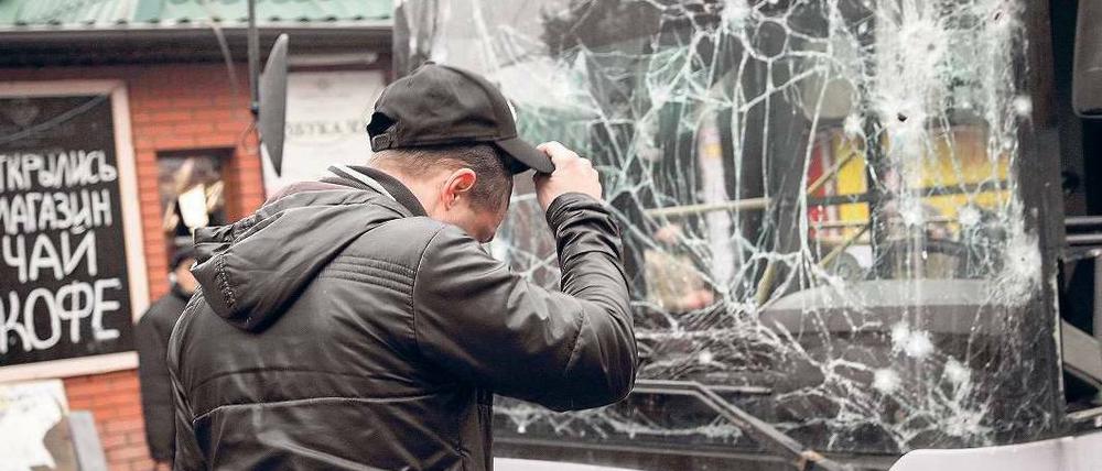 13 Tote, 20 Verletzte. Durch den Einschlag einer Granate starben in Donezk erneut viele Zivilisten.