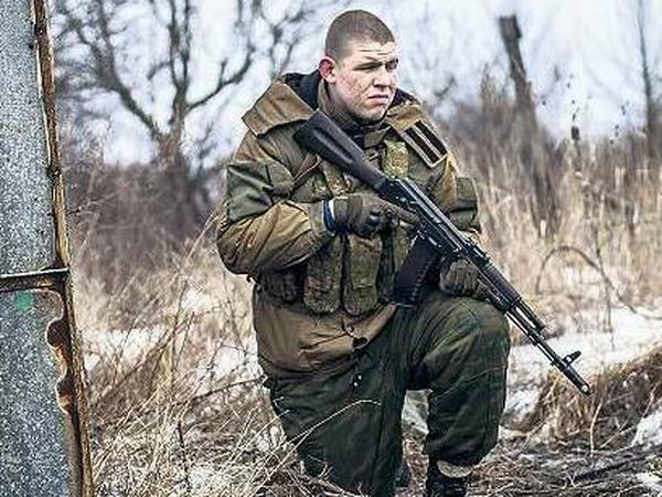 Ein Soldat in der Ukraine. 