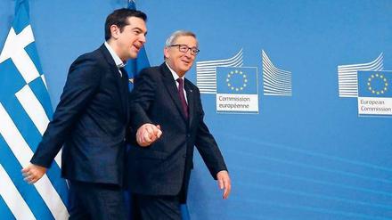Alte Bekannte. Jean-Claude Juncker (rechts) und Alexis Tsipras kennen sich bereits aus dem Europawahlkampf.