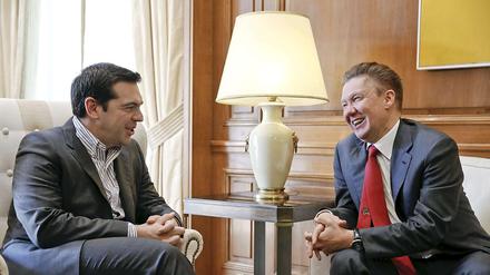 Lockere Atmosphäre: Griechenlands Ministerpräsident Alexis Tsipras (links) spricht in Athen mit Gazprom-Chef Alexej Miller. 